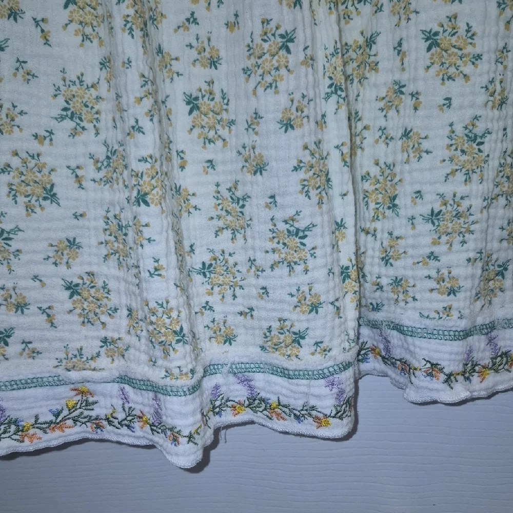 POL White Floral Embroidered Blouse - Picture 14 of 15